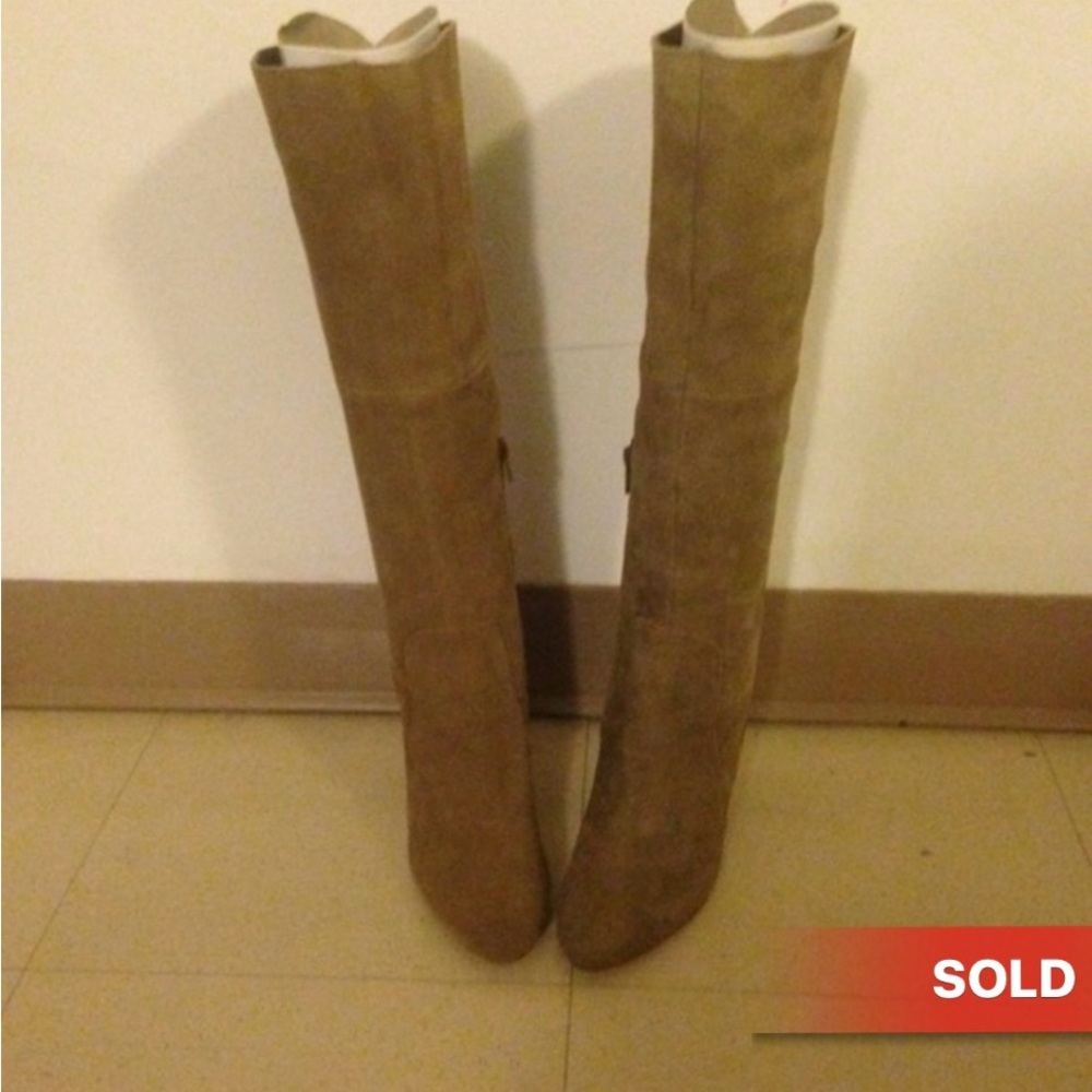 Never worn!!! Cynthia Rowley Pluxe Beige Boots